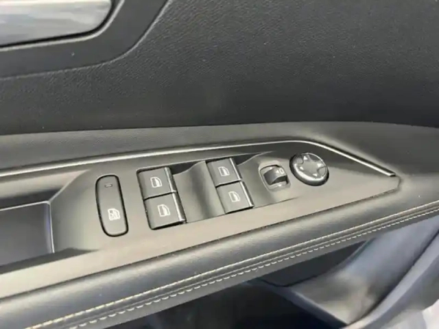 Peugeot 3008 plug-in hybrid 225ch gt e-eat8 — photo 11