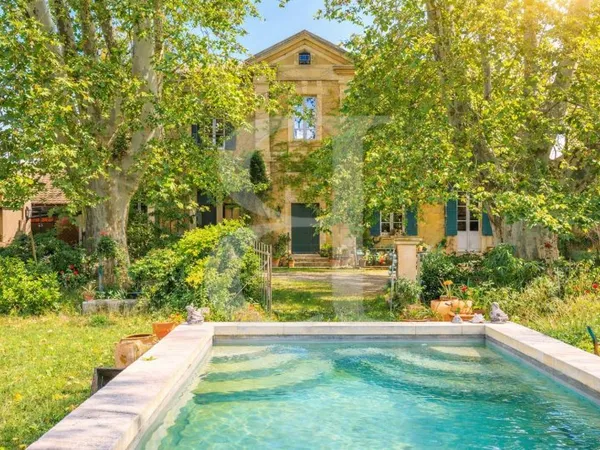 Maison 8 pièces 321 m²