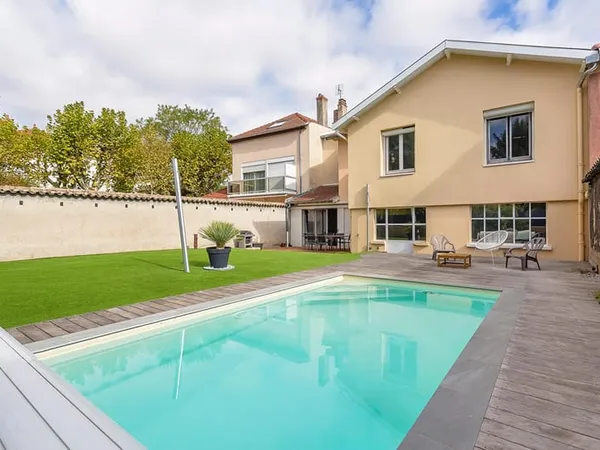 Maison familiale avec piscine au coeur de Montchat