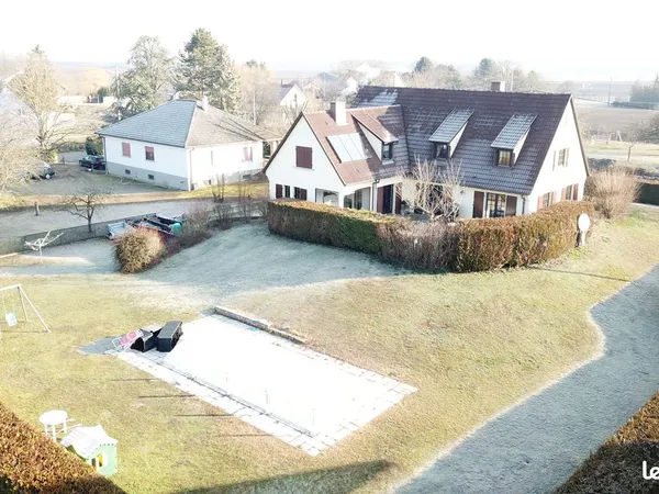 Maison 250 m2 terrain 23 ares piscine chauffée sauna jacuzzi