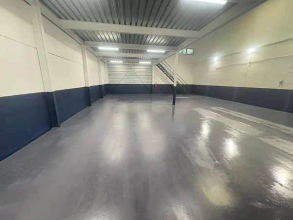 Local d'activité 376 m²