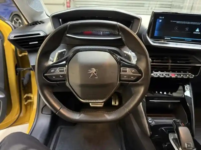 Peugeot 208 1.2 puretech 100ch s&amp;s roadtrip eat8 — photo 14