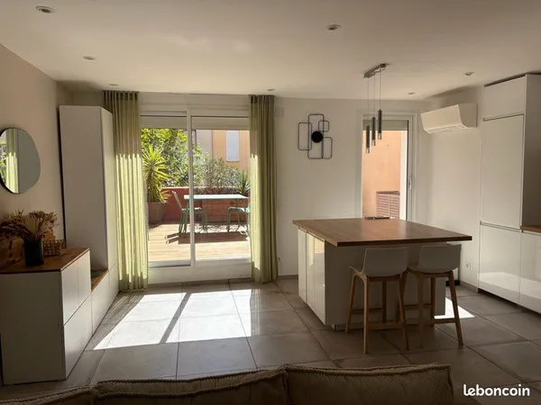 T3 duplex 65 m²- Terrasse 25 m² - Parking - Centre-Port