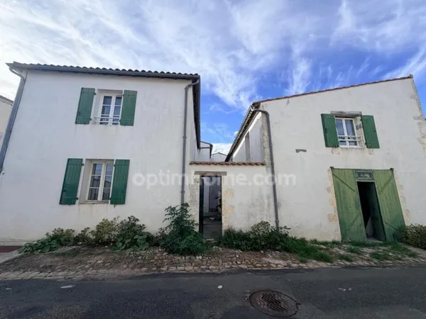 Immeuble à vendre à Saint-Martin-de-Ré (17), composé de deux parties