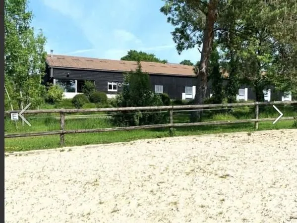 Maison avec 7 boxes + stabule a vendre a côté du forêt