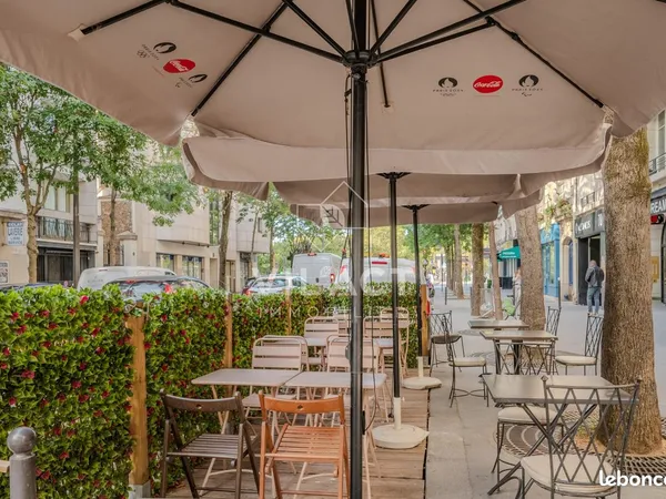 Local 94 m² Paris