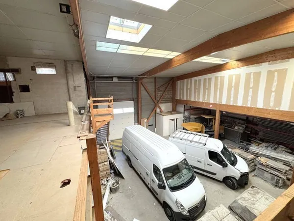 Local d'activité 550 m²