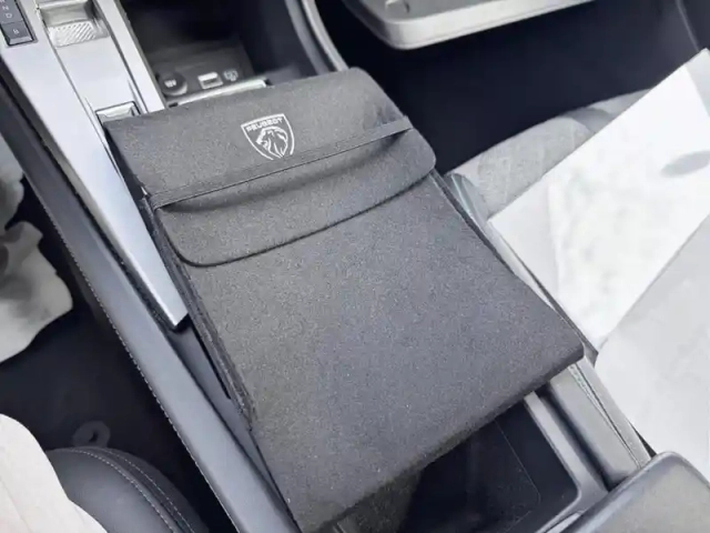 Peugeot 408 phev 180 e-eat8 allure — photo 16