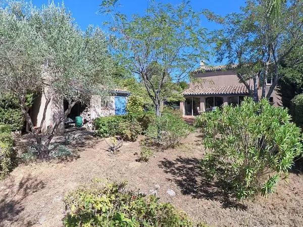 Villa indépendante (135 m²) avec jardin 1611 m² à Aigne (34210)