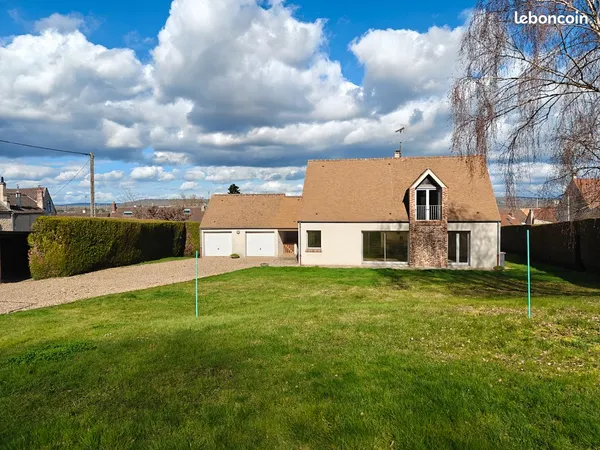 Joli maison d'architecte avec dépendances et proche accès vallée de Seine