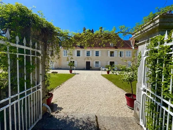 Maison 10 pièces 380 m²