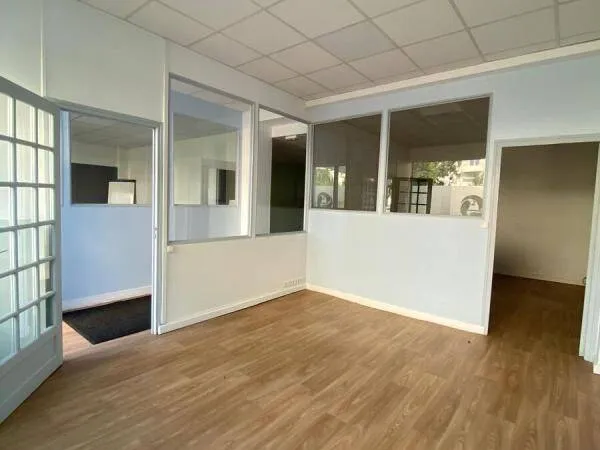 Bureaux 180 m²