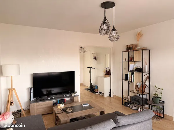 Appartement T2 48m2 avec balcon et vue sur la basilique Saint Rémi