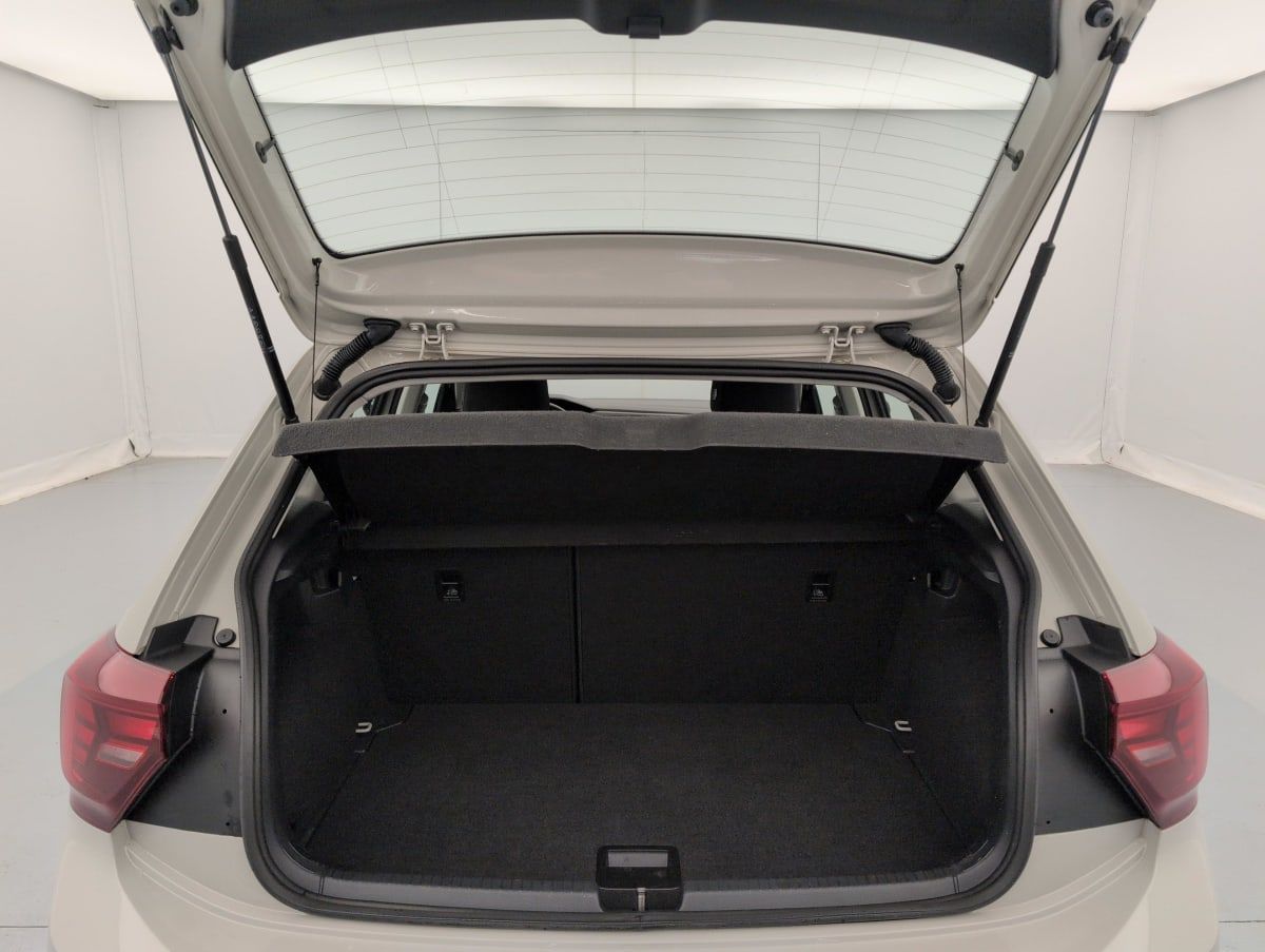 Volkswagen Polo — photo 11
