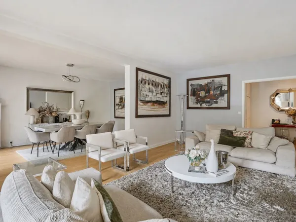 A VENDRE - Neuilly-sur-Seine - Saint-James - Appartement 140.48 m2 avec jardin privatif
