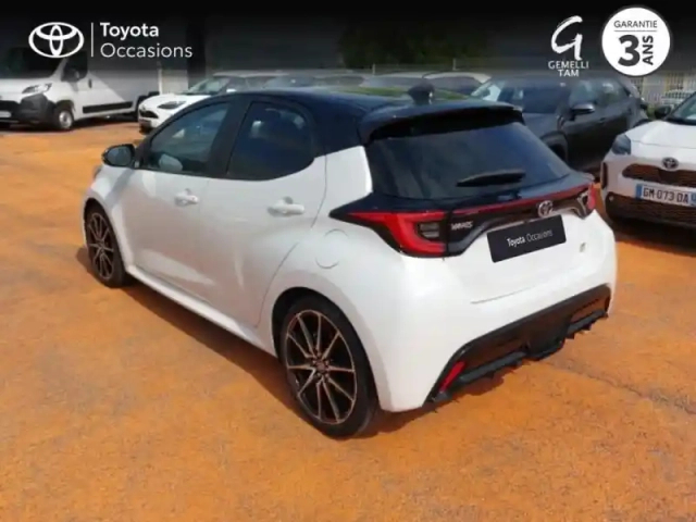 Toyota Yaris 116h gr sport 5p my22 — photo 2