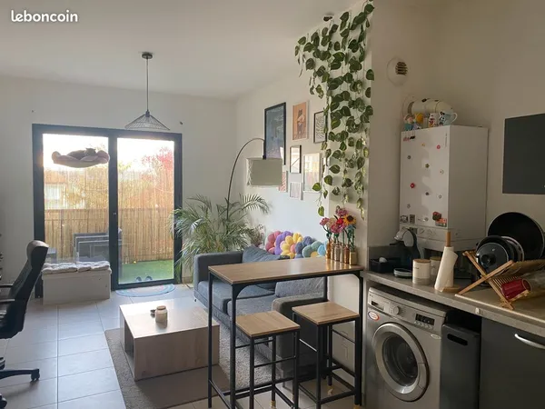 Appartement 2 pièces récent meublé + parking