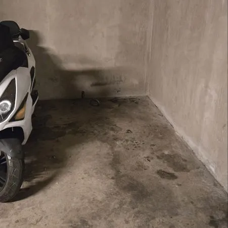 Place Parking moto