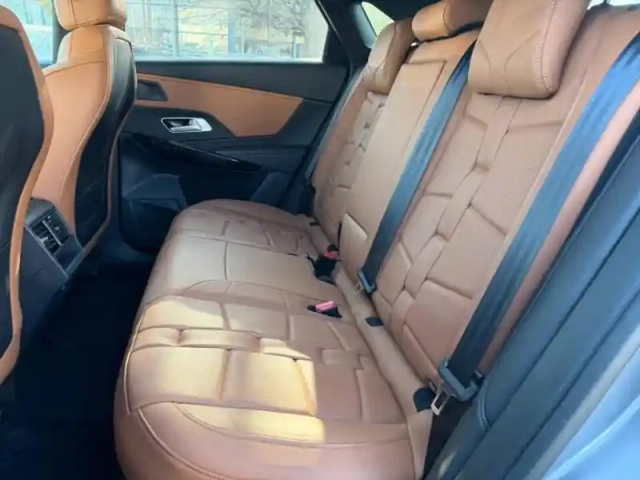 Ds Ds 7 crossback puretech 180ch grand chic automatique 9cv 119g — photo 9