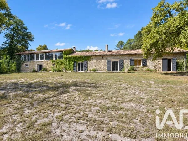 Demeure 8 pièces 242 m²