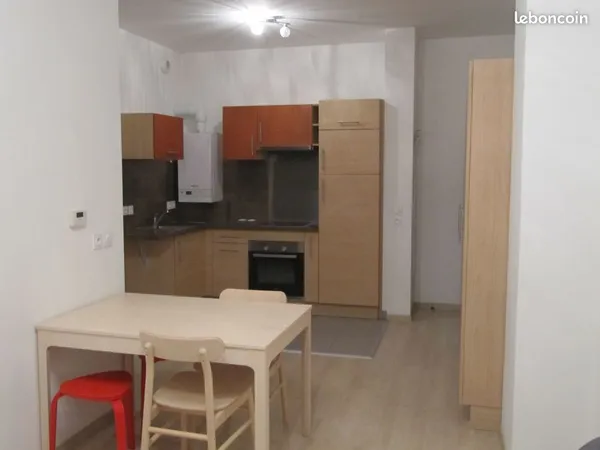 F2 meublé - Parking privé