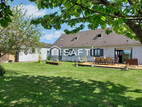 Beau pavillon avec 4 chambres, 2 garages et terrain