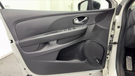 Renault Clio 1.6 Turbo 220 EDC6 - RS Trophy – 2016 – 90500 km – Essence – Boîte Automatique — photo 18