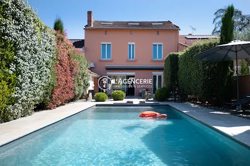 Maison 8 pièces 195 m²