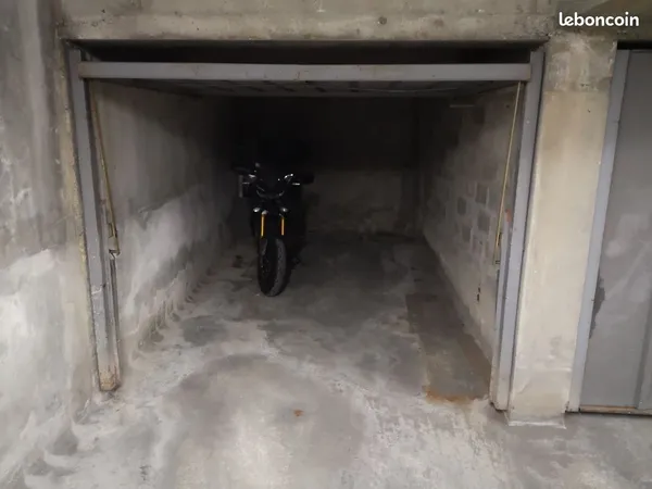 Place 2 roues dans box fermé