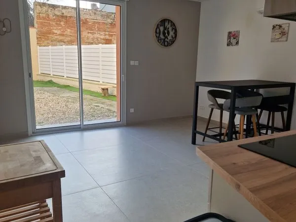 Grand t2 meuble climatise avec jardin