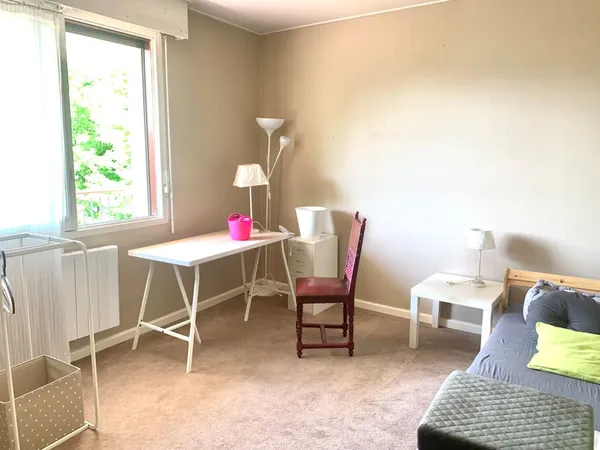Chambre de 14m2 à louer sur Bron