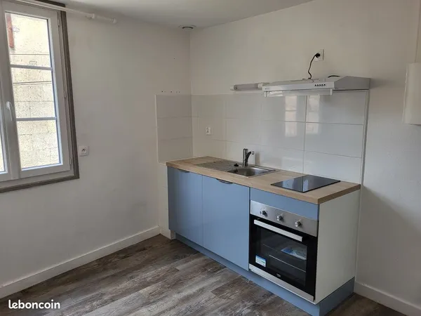 À LOUER - F2 25 m² - MOUTHIERS-SUR-BOËME - DISPONIBLE DE SUITE
