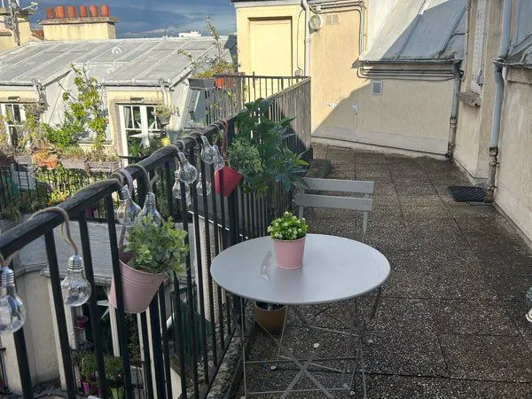 À vendre Paris 16e - Chambre de service d'exception avec vue Tour Eiffel