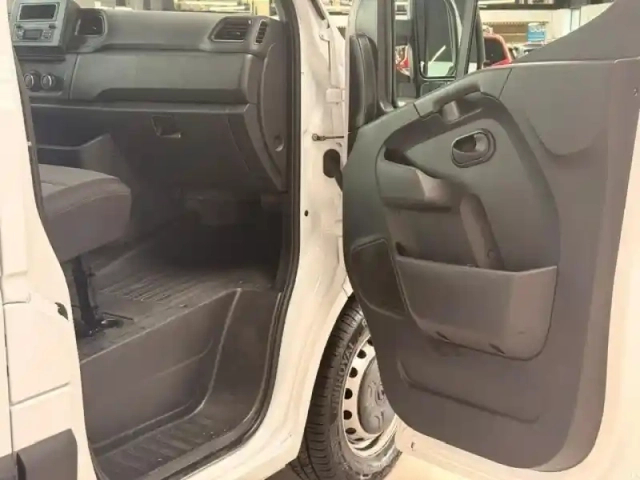 Renault Master fg f3500 l2h2 2.3 blue dci 135ch confort euro6e (16700?ht) — photo 13