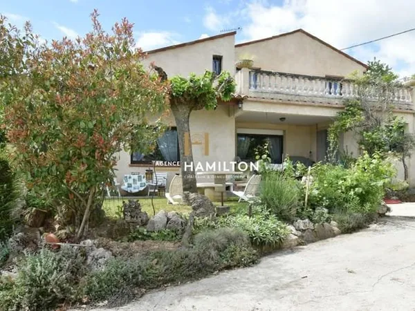 VILLA NON-MITOYENNE DE TYPE T6 AVEC VUES, TERRASSES, PISCINE ET GARAGES