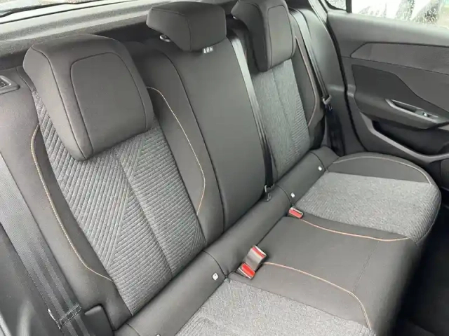 Peugeot 308 hybrid 145 e-dcs6 — photo 30