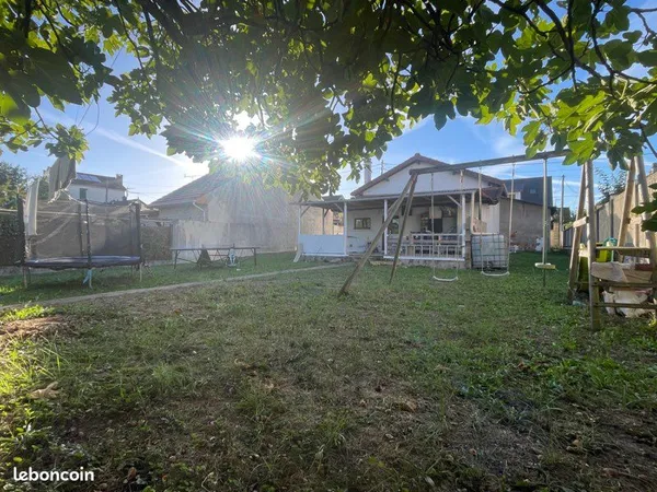 Vendre Maison plan pied bien isolée intérieur et extérieur