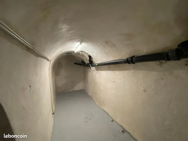 Cave de 12m2 bd de la Villette - métro STALINGRAD