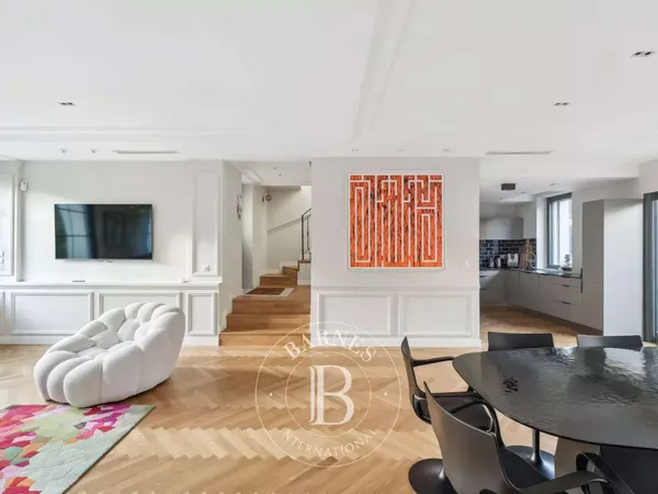 Maison 8 pièces 250 m²