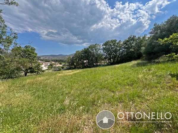 Terrain constructible viabilisé Roquebrune Sur Argens 960 m2