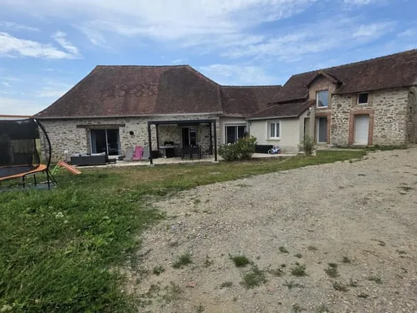 Maison en pierre sur La MEYZE