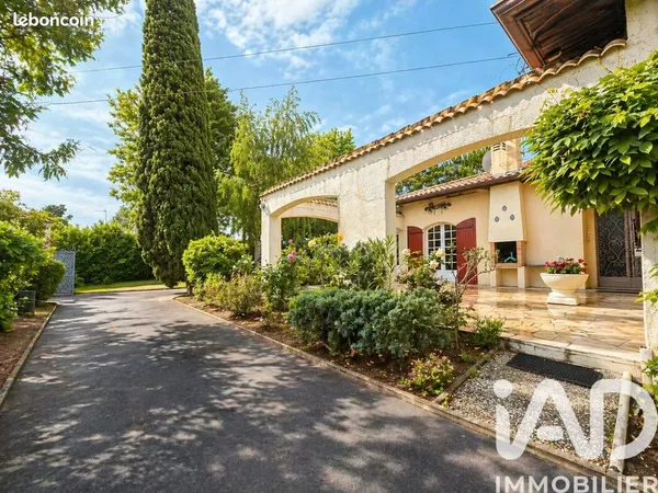 Propriété 5 pièces 169 m²
