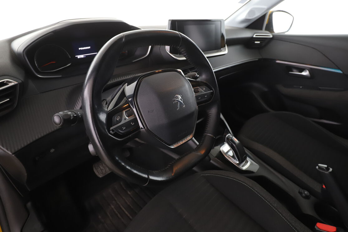 Peugeot 208 1.2 PureTech Style EAT8 — photo 10