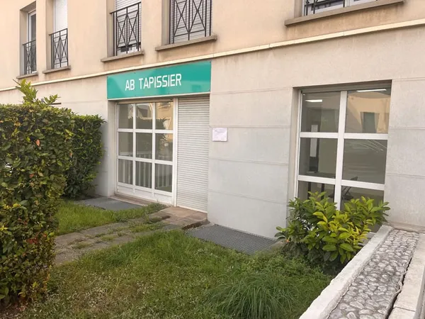 Local Commercial avec vitrine sur Rue