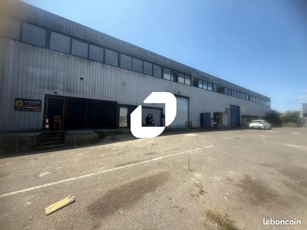 Local commercial 2 450 m²