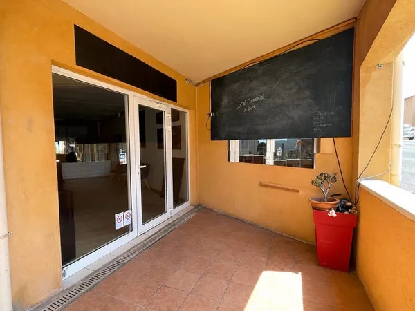 À LOUER LOCAL COMMERCIAL DE 107,60 m2 AU PIN DE BORMES