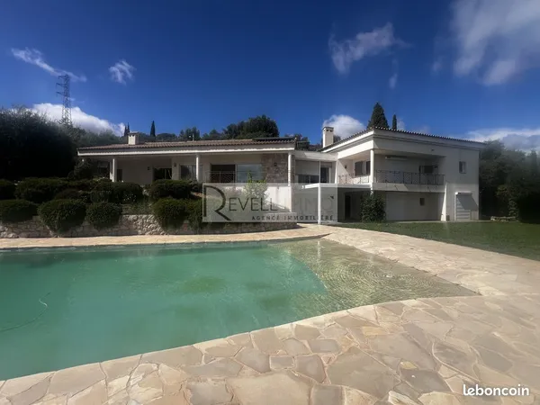 Villa 6 pièces 285 m²