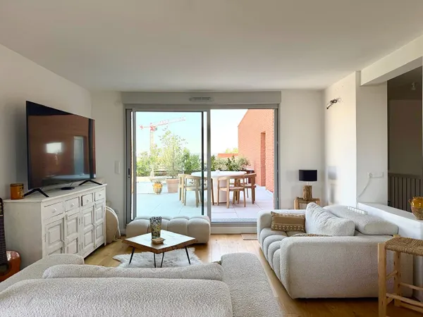 REF : HELMUT - MONTAUDRAN - Appartement dernier étage avec 2 places de parking et terrasse