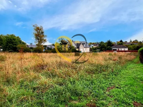 TERRAIN CONSTRUCTIBLE DE 4 205 m² - SAINTE-MAURE-DE-TOURAINE (CENTRE-VILLE)