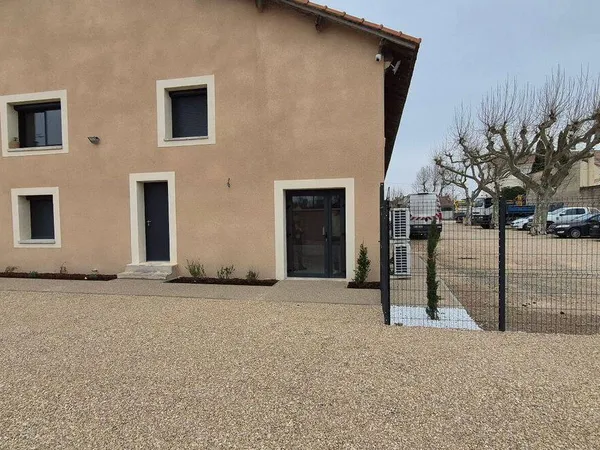 Local commercial 1 pièce 57 m²